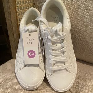 A New Day White Maddison Sneaker NWT Gentle Souls Suede Wedge NWT